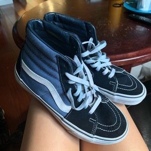 hardly ever worn sk8 highs